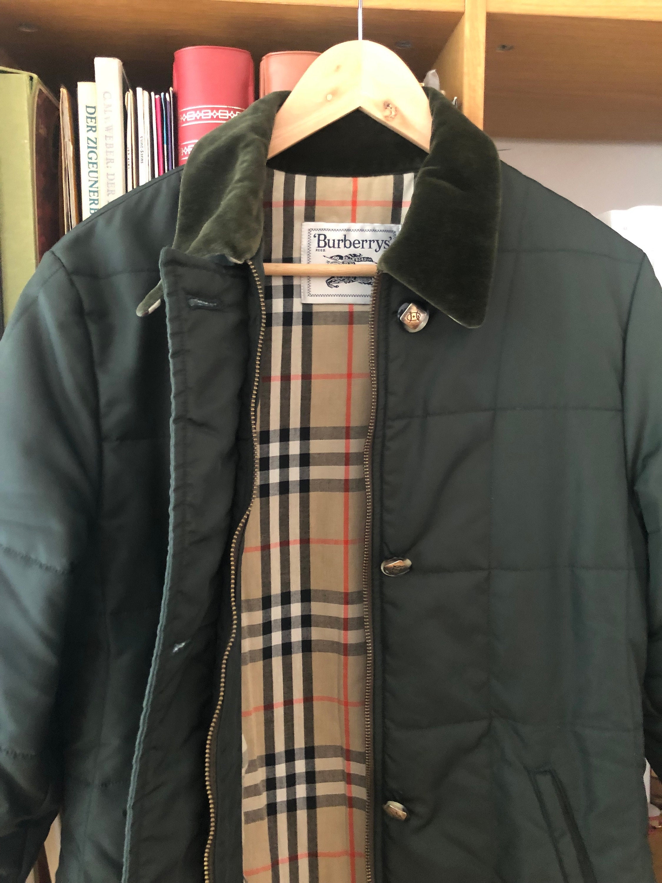Arriba 54+ imagen how much does a burberry jacket cost Abzlocal.mx