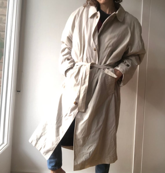 Vintage  unisex trench coat. Belted oversize beig… - image 2