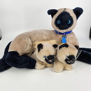 Vintage 1980s R Dakin Stuffed Plush Animal Siamese Mom Cat Laying Kitten Baby