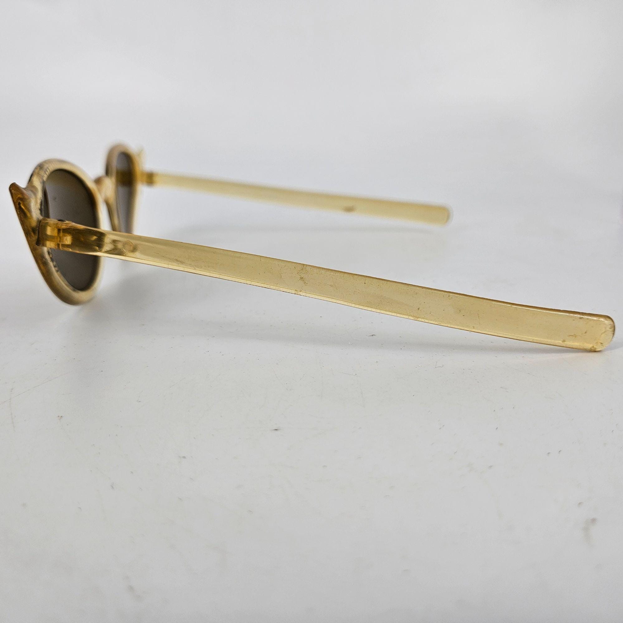 Vint 1950s Style Sun Glass Cat Eye Wear Gold Clear Straight 