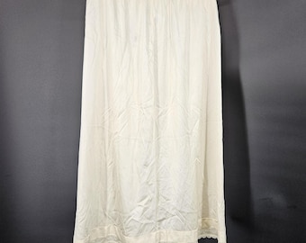 Vintage Warner's Perfect Measure Half Slip Womens Large White Nylon Lingerie 80s