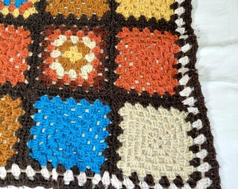 Coperta afghana all'uncinetto fatta a mano, 57x40 cm, marrone, blu, arancione, stile "nonna quadrata".