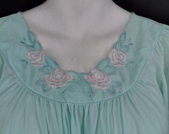 Camisón largo vintage Shadowline grande de nailon verde bordado con rosas, romántico.
