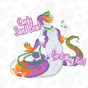 Puede incluir: Ilustración de un personaje de Candy Sand Boa con corona, collar verde y cola larga. El personaje es principalmente morado, naranja y blanco, con el texto "Candy Sand Boa!" y "Eye & Wing Refs!" en la imagen.