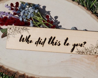 Book Trope, Marcador, "¿Quién te hizo esto?", Múltiples acabados, Wood Burn