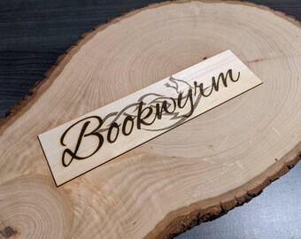 Bookwyrm, Múltiples Acabados, Marcador, Quemadura de Madera