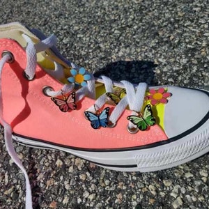 Butterfly and Flower Shoelace Charm, Flower Shoelace Charms, Butterfly Shoe charms, Daisy Flower Shoe Charms, Shoelace Charm, Colorful Charm