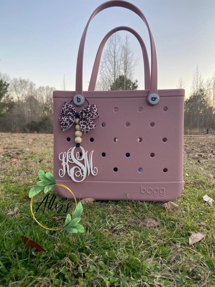 bogg bolsa initial charms