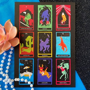 Cartas del Tarot Críptido - ilustración de impresión de arte mothman bigfoot nessie