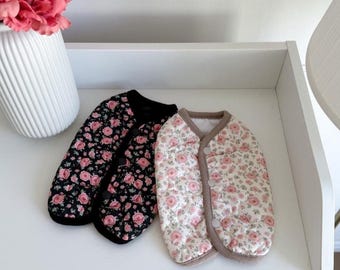 Chaleco acolchado floral para perros / Chaqueta acolchada suave para mascotas (S–2XL)