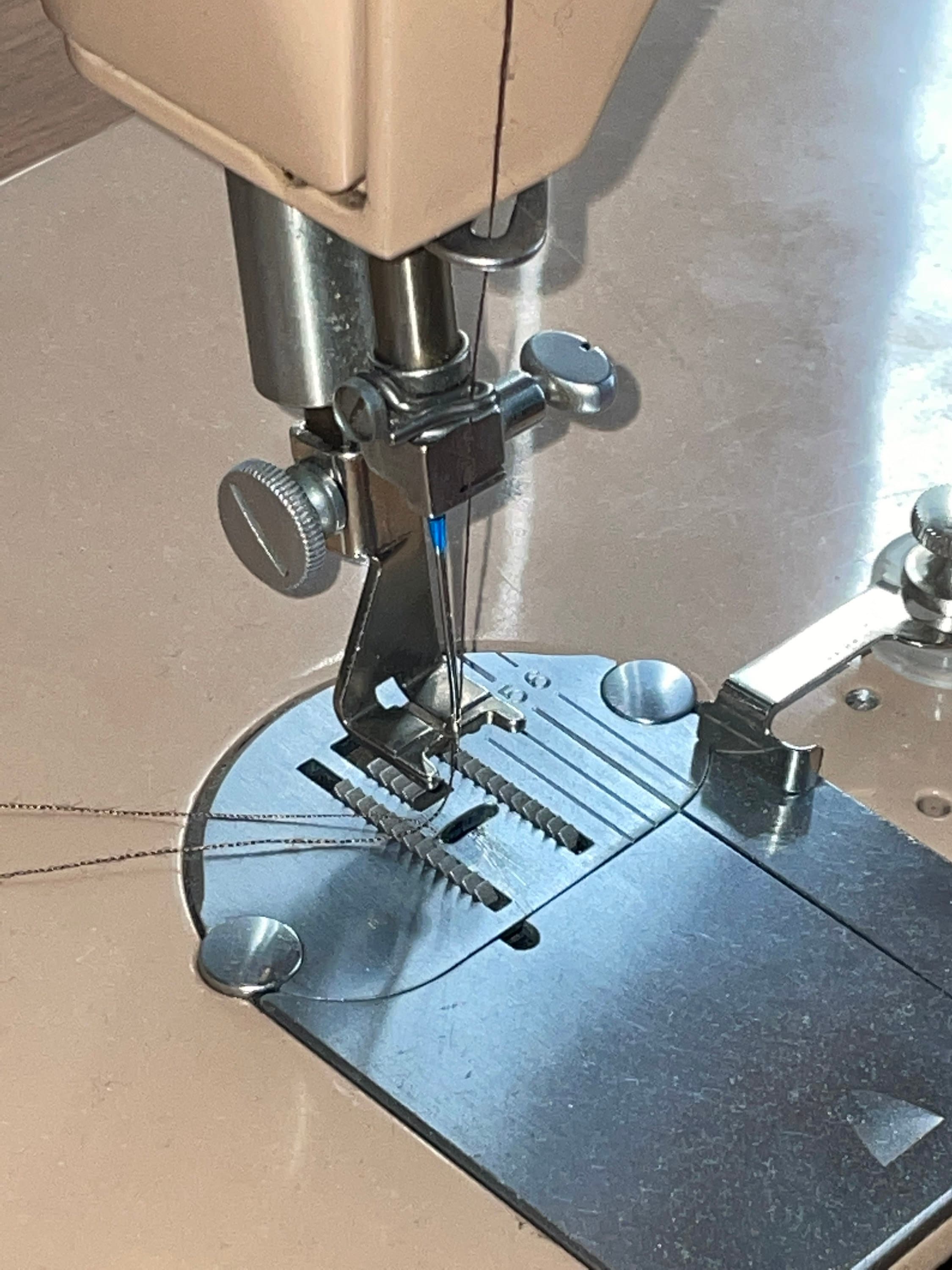 Singer Slant Shank Sewing Machine Special Purpose Foot Zigzag Satin Stitch  Applique Button Simanco 161167