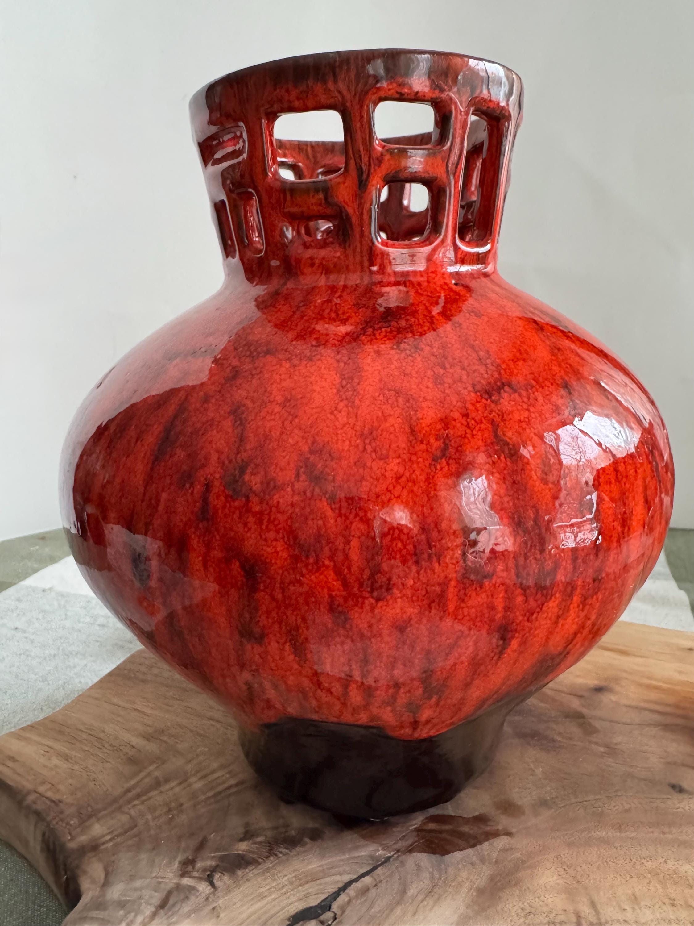 Vintage Evangeline Pottery Lava Glaze Vase 8.5" – Canadian MCM Decor