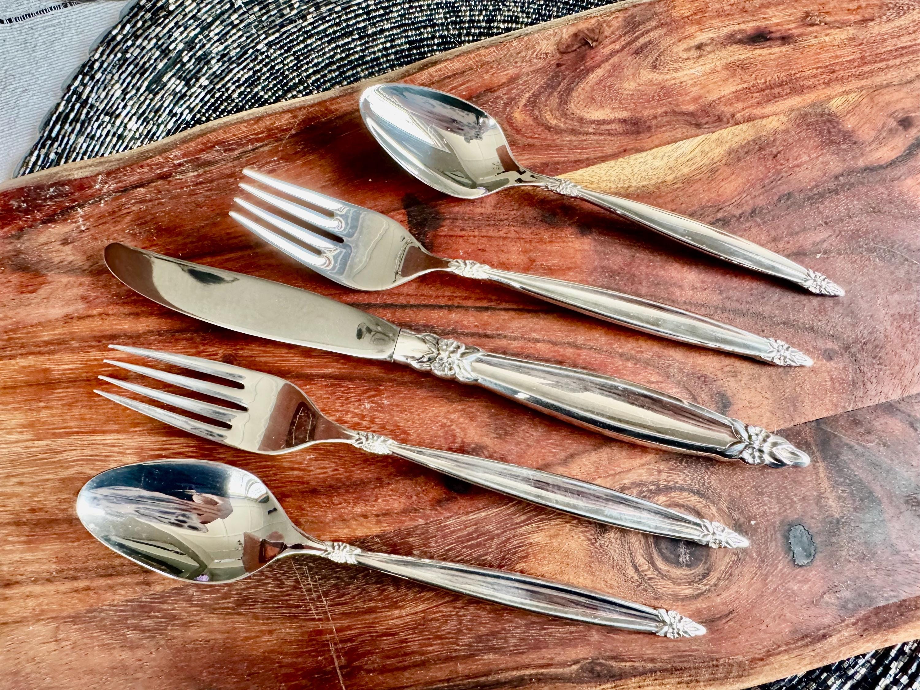 Complete Vintage 1847 Rogers Bros “Garland” Silverware Set for 12 – 60 Pieces
