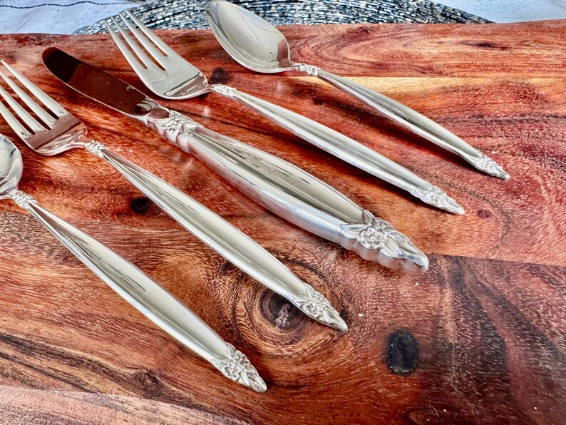 Complete vintage Rogers Bros 'Garland' zilverwerkset uit 1847 voor 12-60 stuks afbeelding 6