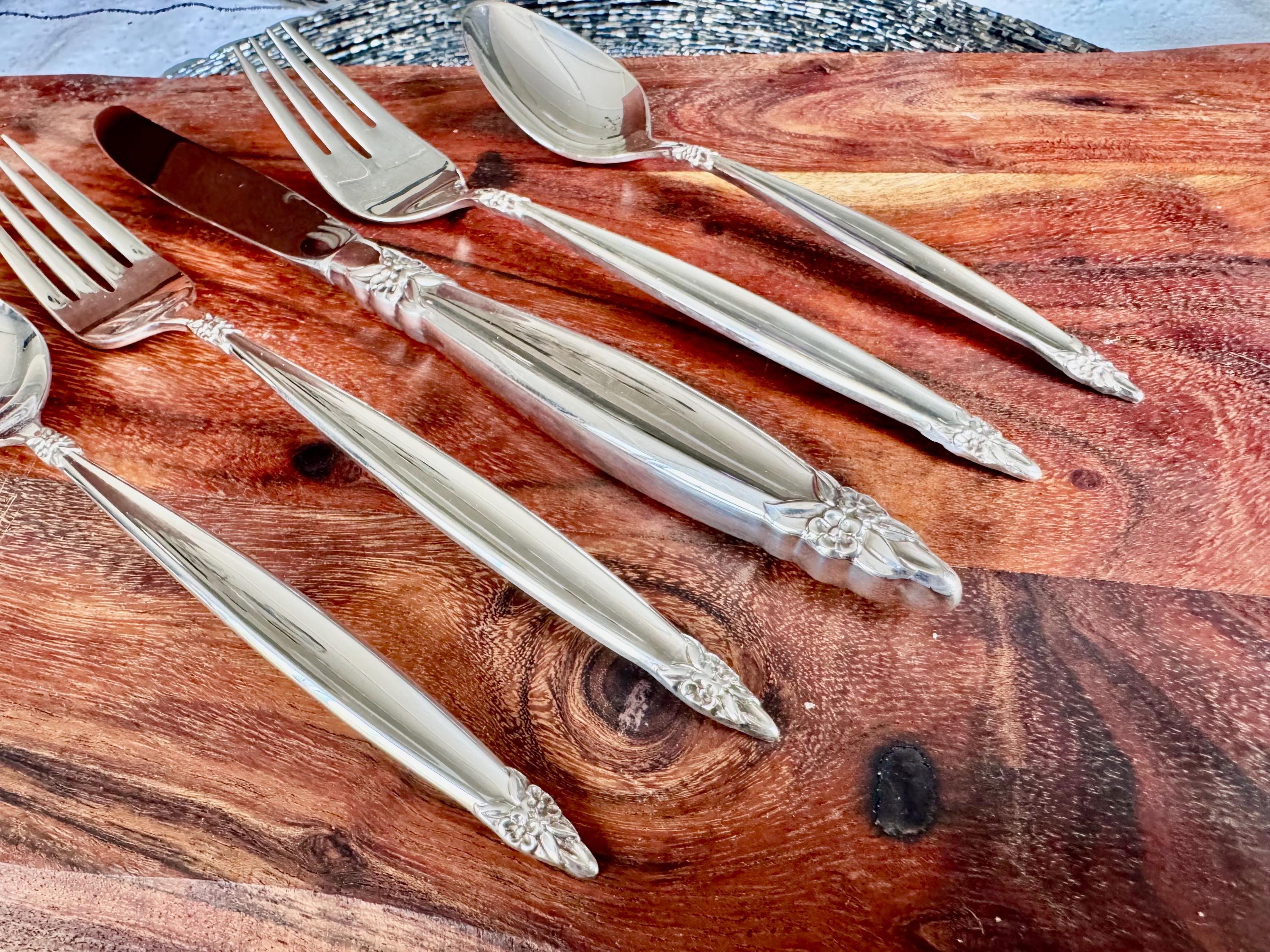 Complete Vintage 1847 Rogers Bros “garland” Silverware Set for 12