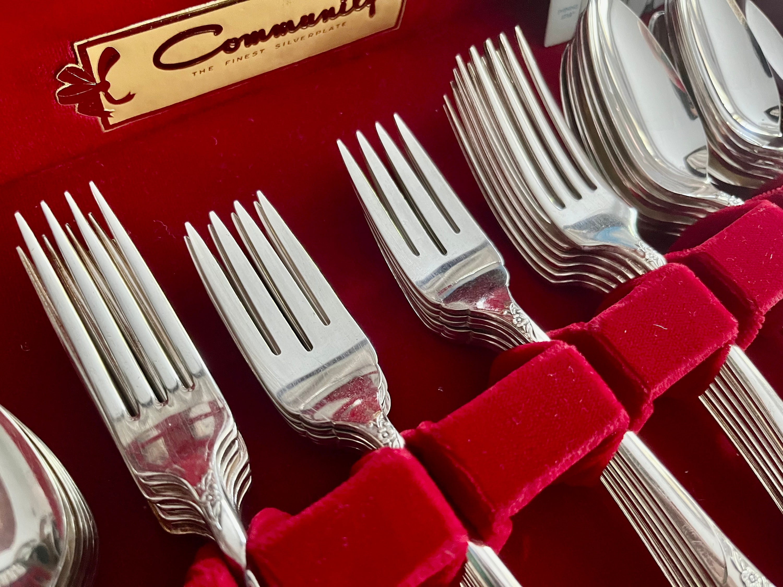 Evening Star (1950) Vintage Community Silver Plated Silverware - Complete Set for 12 Persons Plus Extras