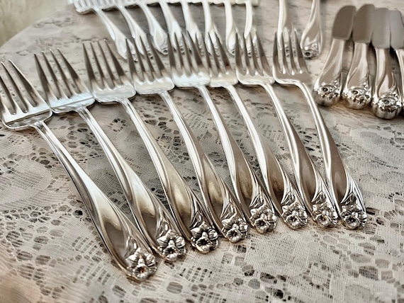 Stunning Like NEW Vintage 1847 Rogers Bros Silver Plated Stunning Like NEW Vintage 1847 Rogers Bros Silver Plated