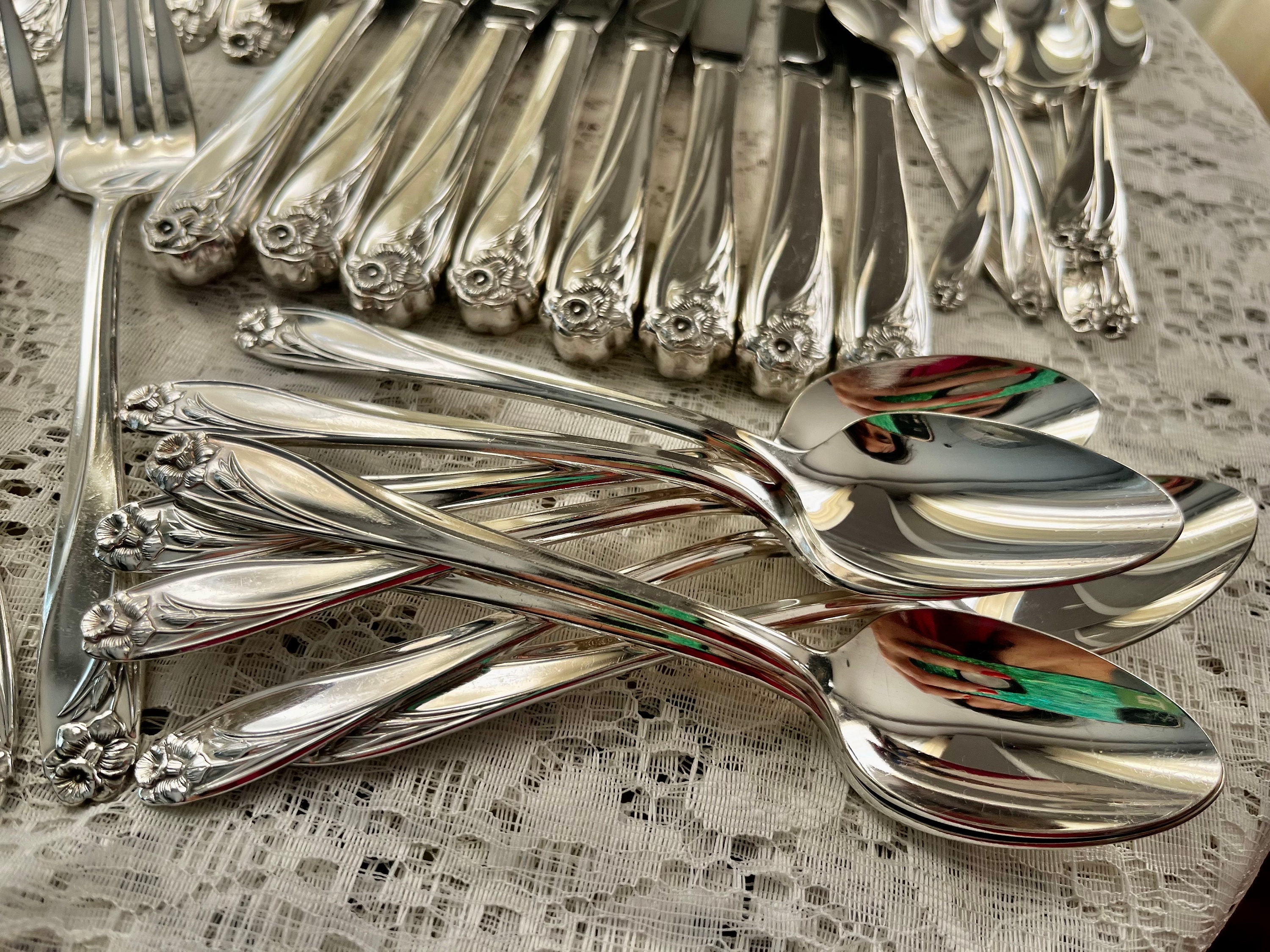 1847 Rogers Bros Daffodil Silver Plate Flatware Set for 12