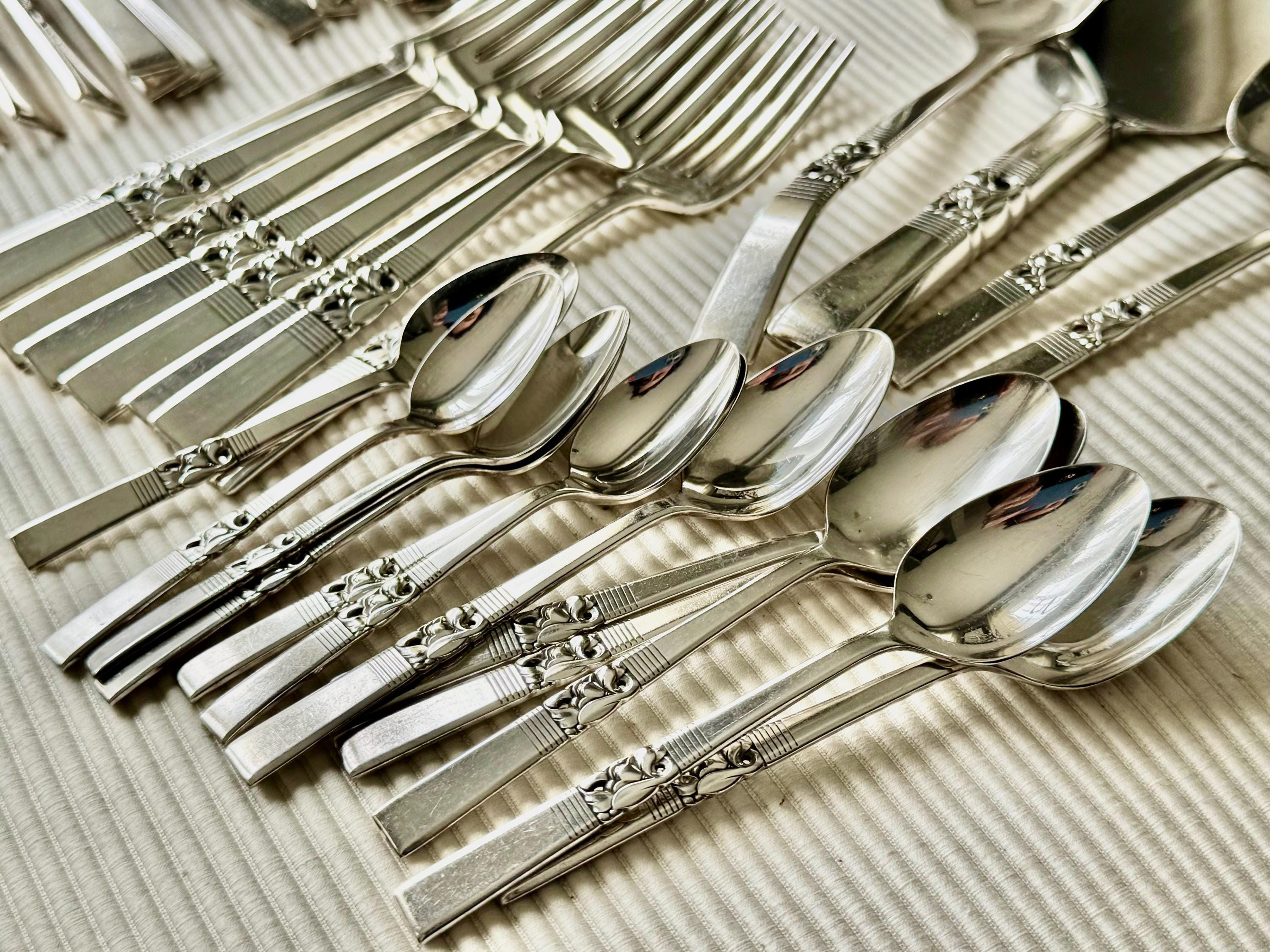 Vintage 1948 Morning Star Silverware Set – Art Deco Community Oneida for 8 (48pcs)