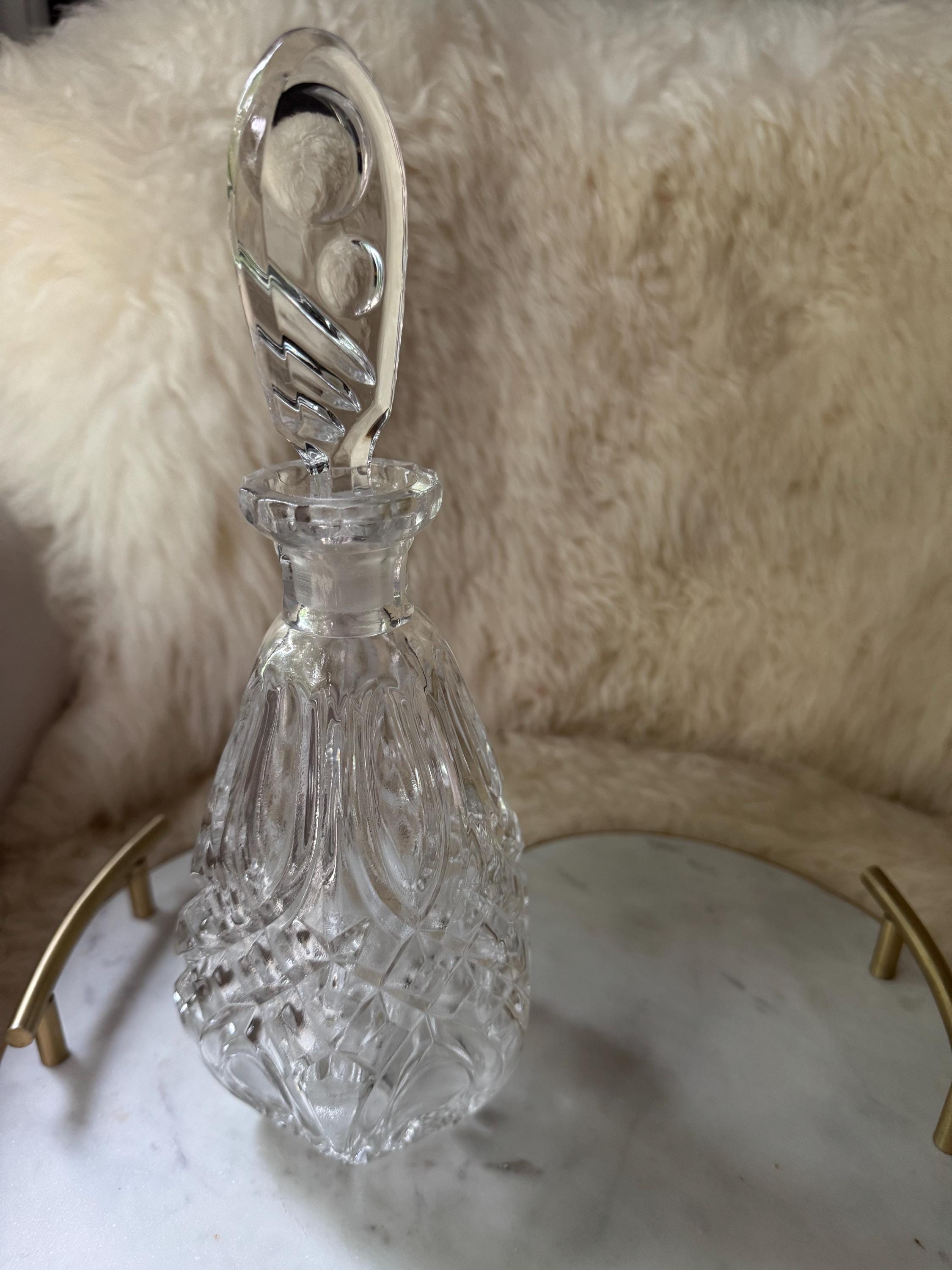 Vintage Cut Crystal Decanter with Stopper – Elegant Geometric Design