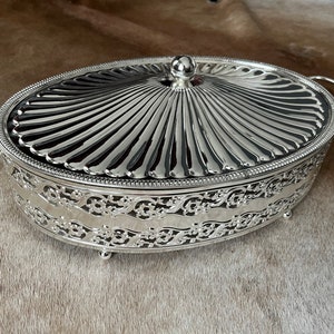 Vintage Large Oval Pyrex Tureen Vegetable Dish – Silver Color Base & Lid