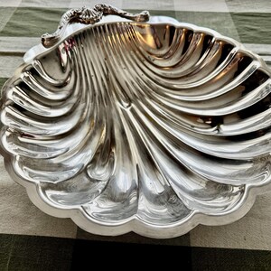 Vintage Grand 16″ Silverplate Shell Hostess Centerpiece Tray with Ornate Handle – Made in USA image 7