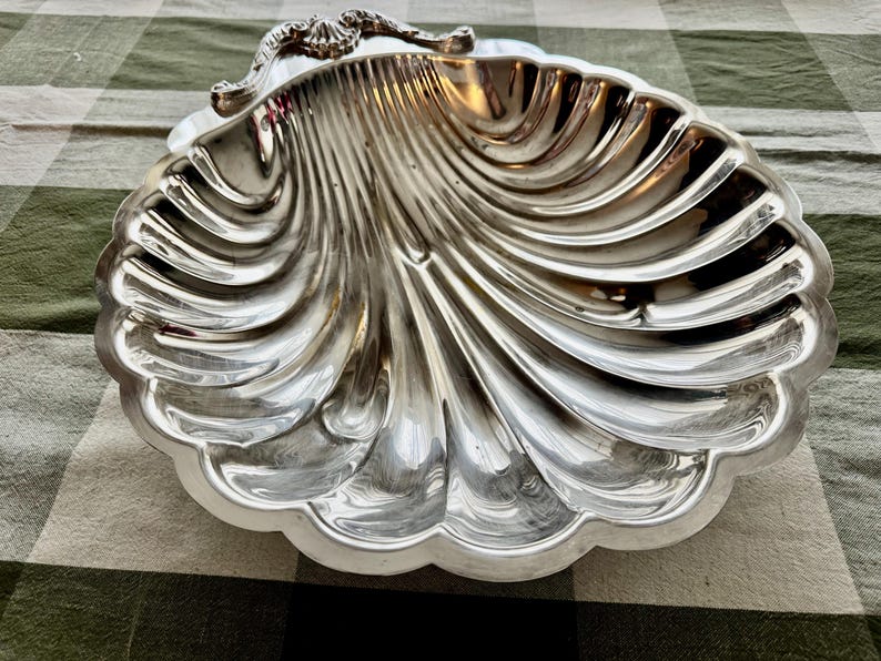 Vintage Grand 16″ Silverplate Shell Hostess Centerpiece Tray with Ornate Handle – Made in USA image 7