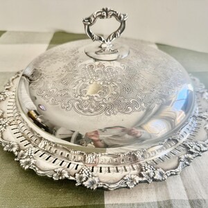 Fancy & Ornate Large Vintage Silver Plate Covered Dish with Glass Insert, Sheffield Reproduction immagine 3