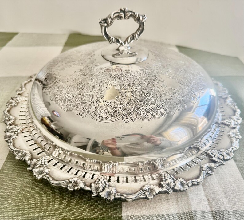 Fancy & Ornate Large Vintage Silver Plate Covered Dish with Glass Insert, Sheffield Reproduction immagine 3