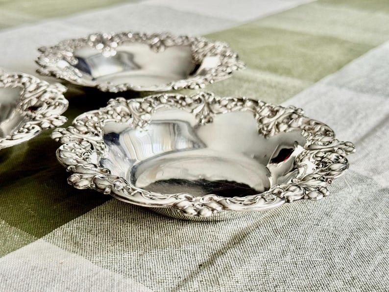 Vintage Viking Plate Silverplated Nut Dish – Rococo Revival Jewelry Tray — Small Round Silver Trays image 6