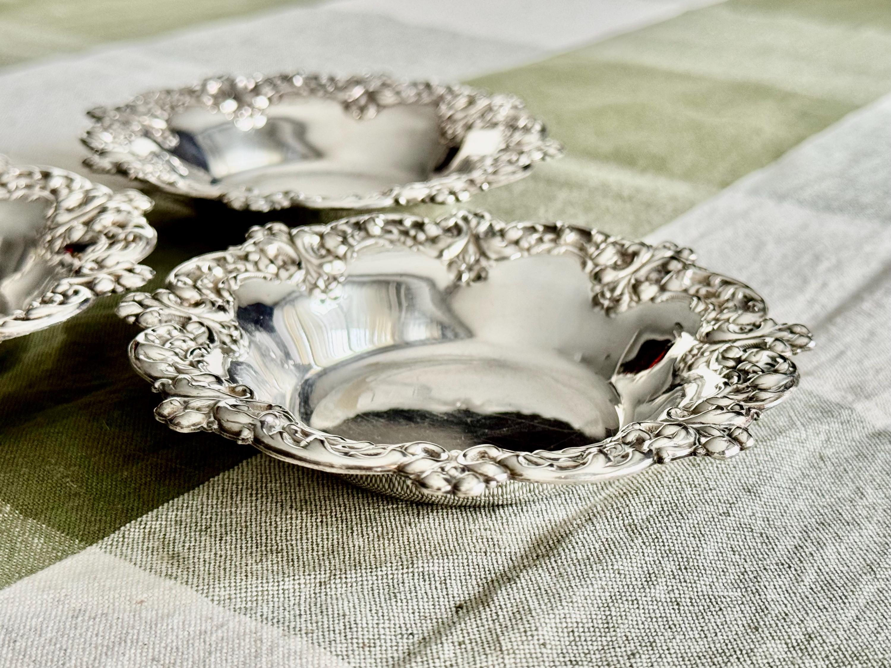 Vintage Viking Plate Silverplated Nut Dish – Rococo Revival Jewelry Tray — Small Round Silver Trays