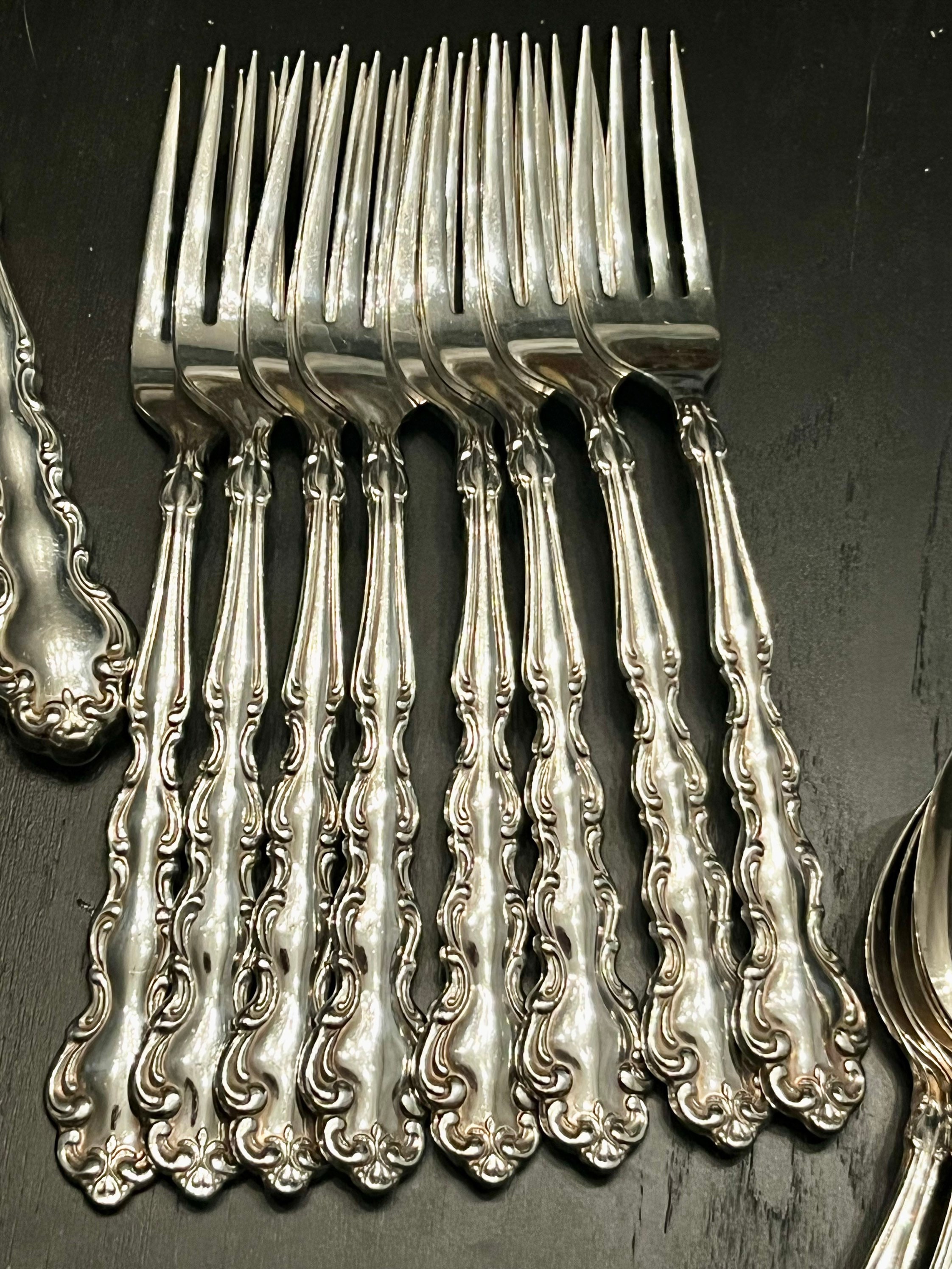 Vintage Oneida Silverplate Flatware Set: Modern Baroque Complete Service for 8