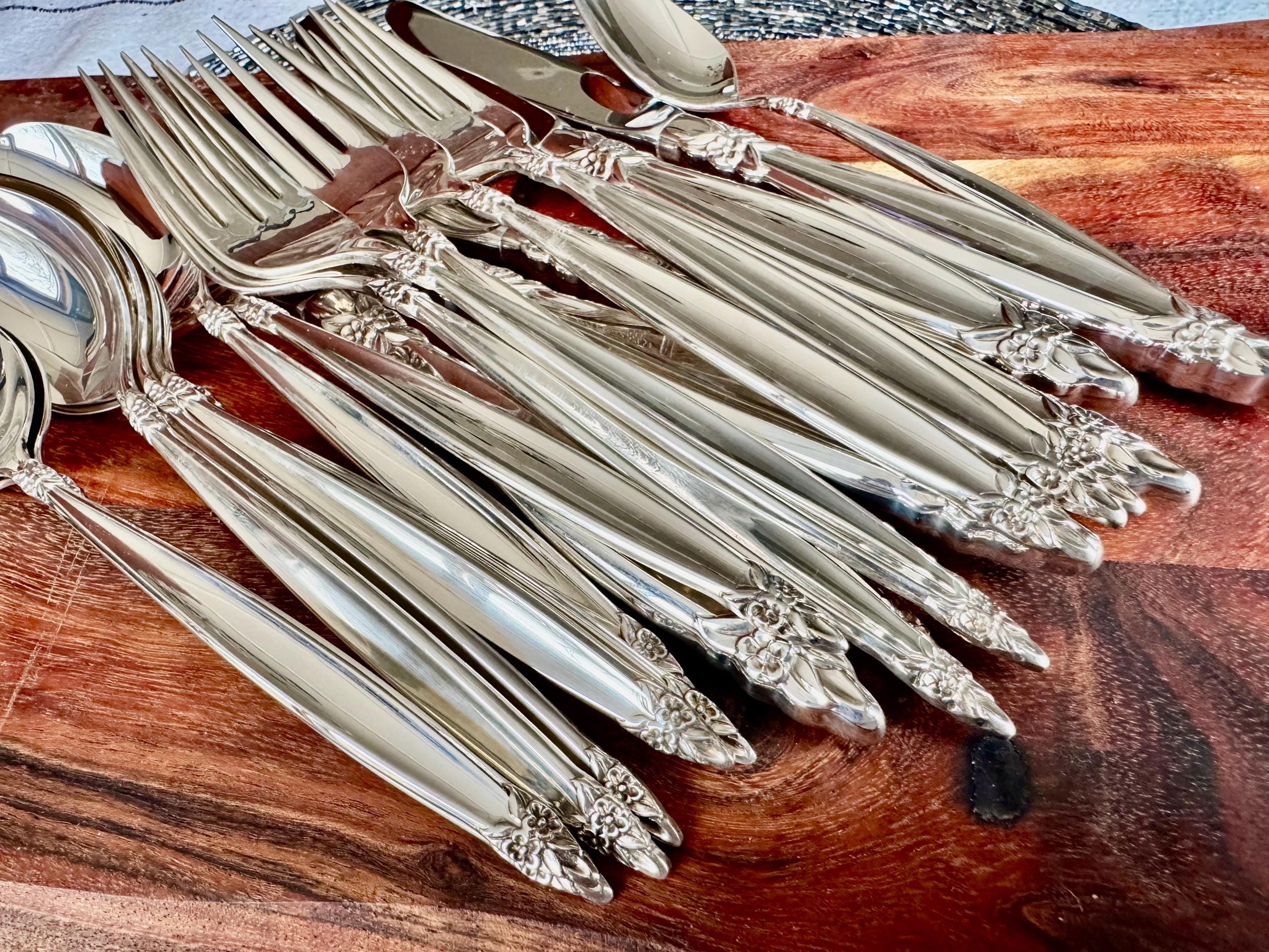Complete Vintage 1847 Rogers Bros “garland” Silverware Set for 12