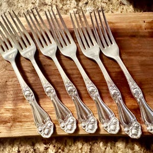 American Beauty Rose Dinner Forks – Set of 6 – International Silver (1909) Bild 2