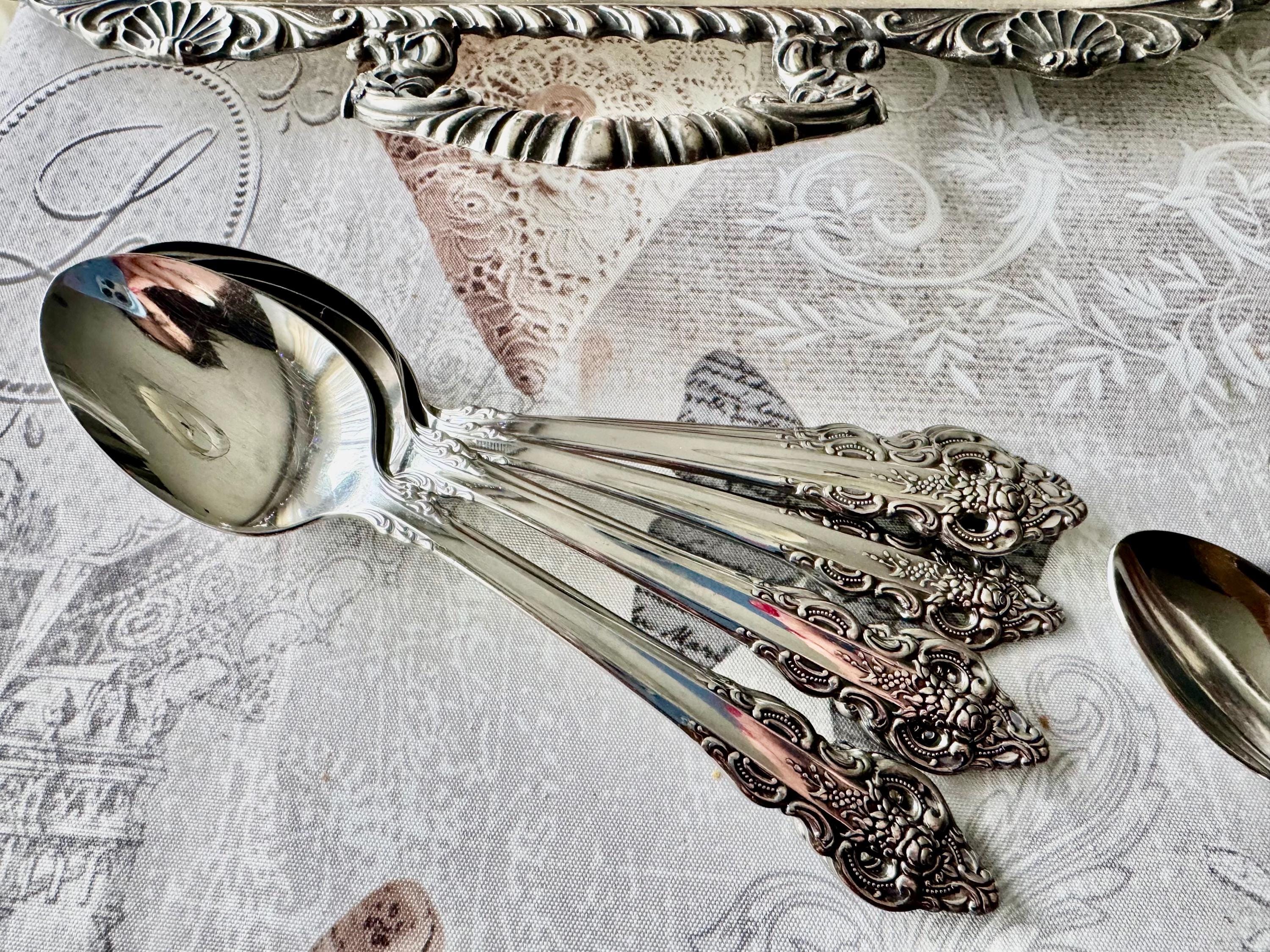 Vintage Oneida Community “Cherbourg” Stainless Flatware Set for 8 Persons – 40 Piece Set