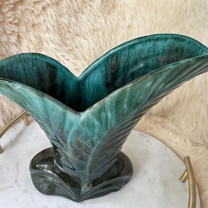 Blue Mountain Pottery Leaf Vase – 8.5” Tall – BMP Canada Green Drip Glaze bild 7