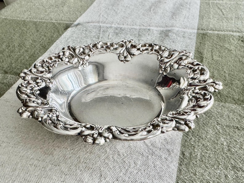 Vintage Viking Plate Silverplated Nut Dish – Rococo Revival Jewelry Tray — Small Round Silver Trays image 3