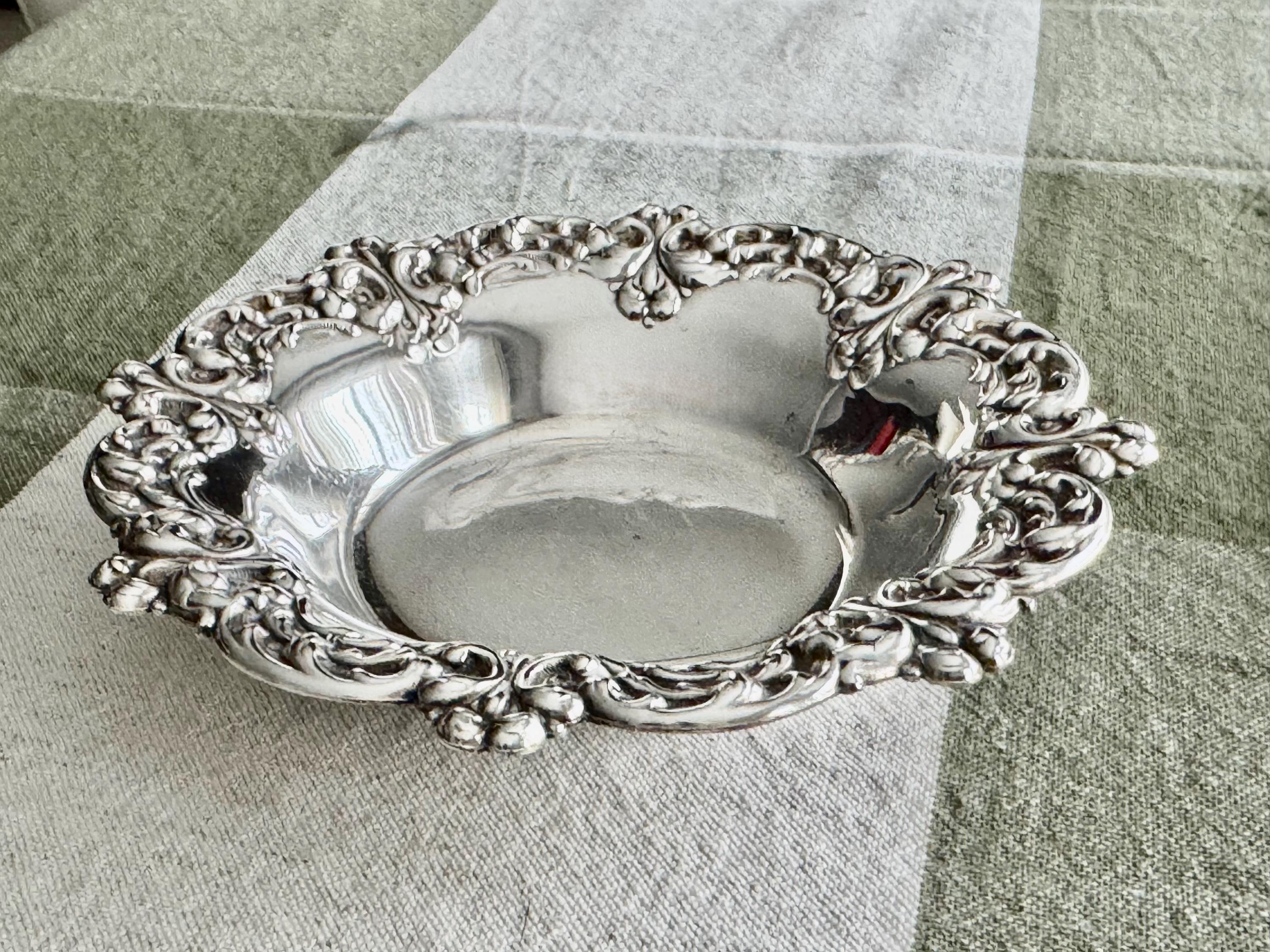 Vintage Viking Plate Silverplated Nut Dish – Rococo Revival Jewelry Tray — Small Round Silver Trays