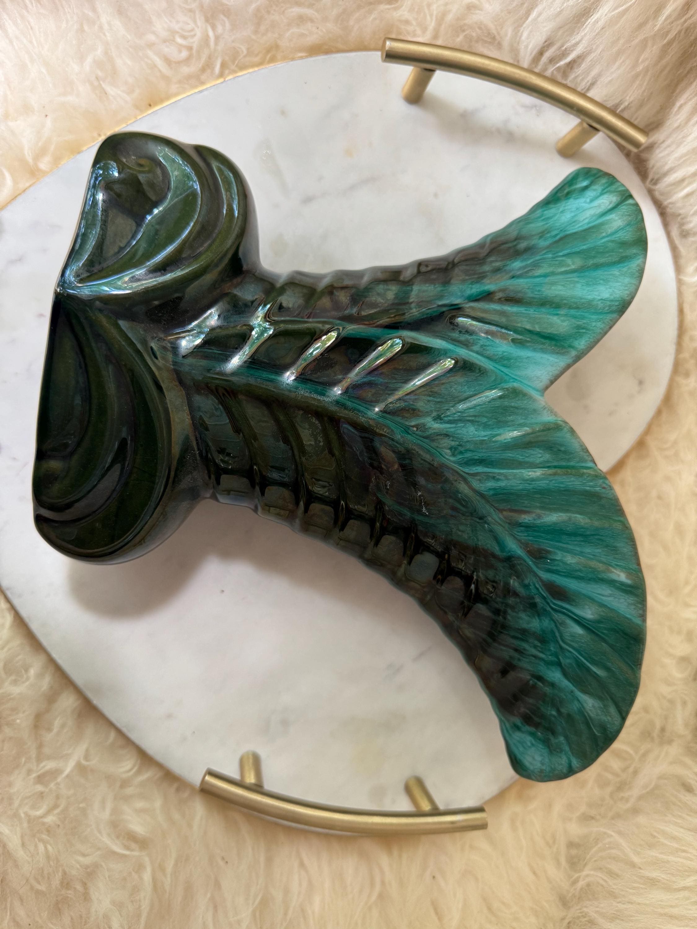 Blue Mountain Pottery Leaf Vase – 8.5” Tall – BMP Canada Green Drip Glaze