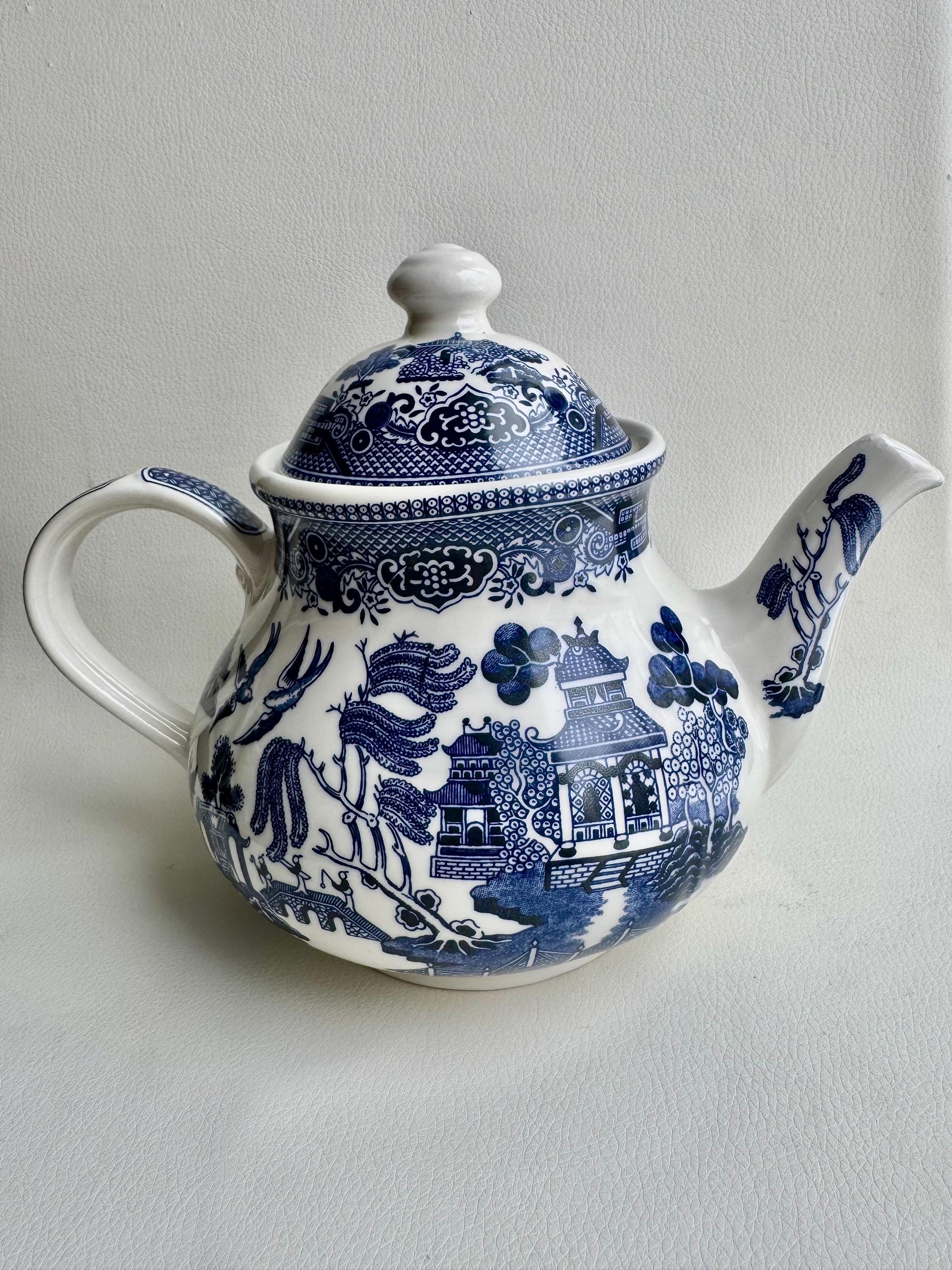 NEW English Queen’s Blue Willow Teapot with Lid - by Churchill England