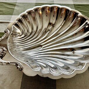 Vintage Grand 16″ Silverplate Shell Hostess Centerpiece Tray with Ornate Handle – Made in USA image 9