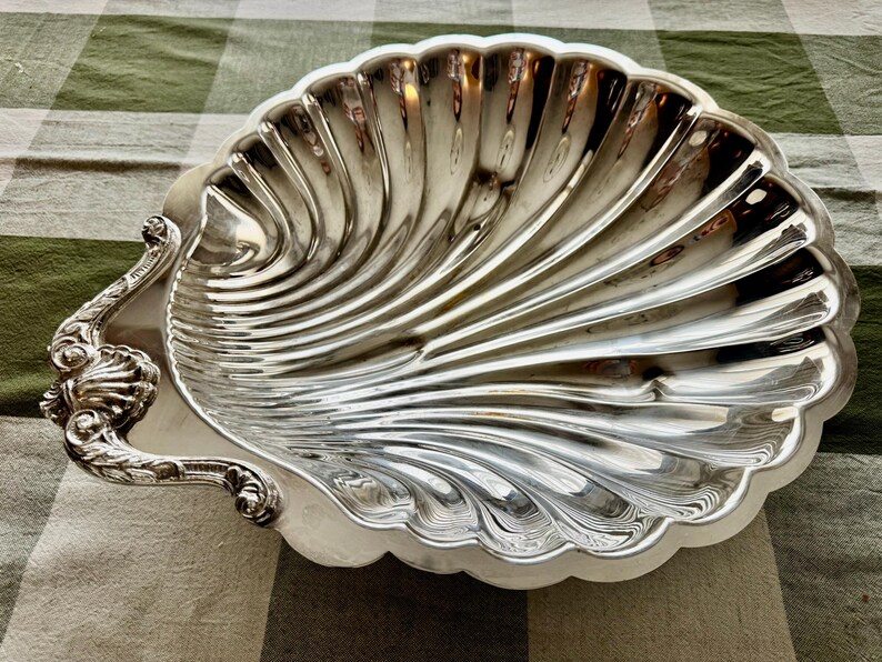 Vintage Grand 16″ Silverplate Shell Hostess Centerpiece Tray with Ornate Handle – Made in USA image 9