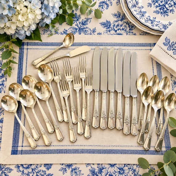 Vintage Wm. Rogers & Son — Guild-Cadence 1932+ Silverware Set for 6 (26 Pieces)