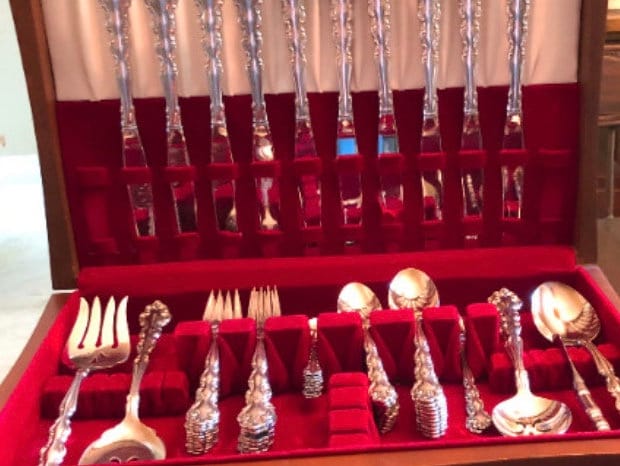Vintage Oneida Silverplate Flatware Set: Modern Baroque Complete Service for 8
