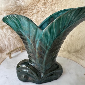 Blue Mountain Pottery Leaf Vase – 8.5” Tall – BMP Canada Green Drip Glaze bild 2