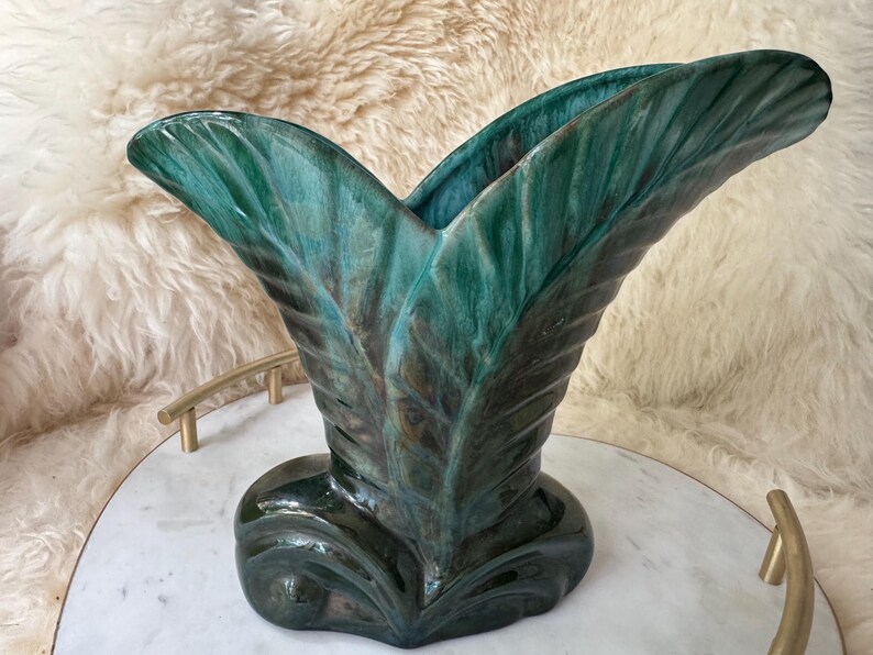 Blue Mountain Pottery Leaf Vase – 8.5” Tall – BMP Canada Green Drip Glaze bild 2