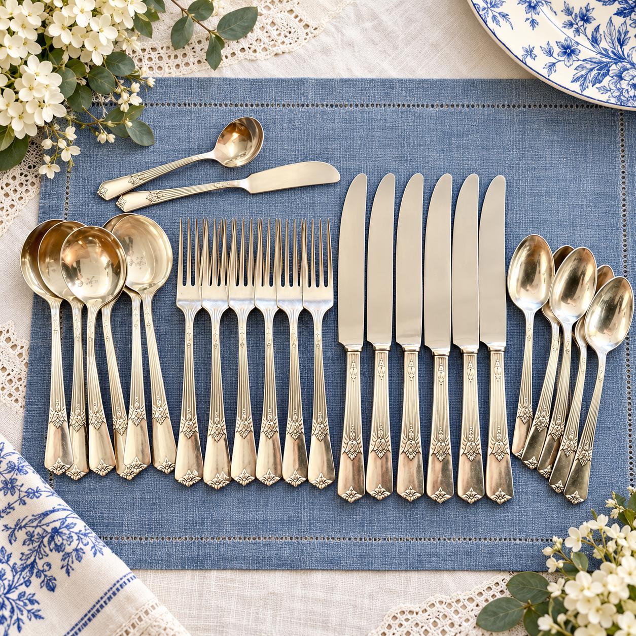Vintage Wm. Rogers & Son — Guild-Cadence 1932+ Silverware Set for 6 (26 Pieces)
