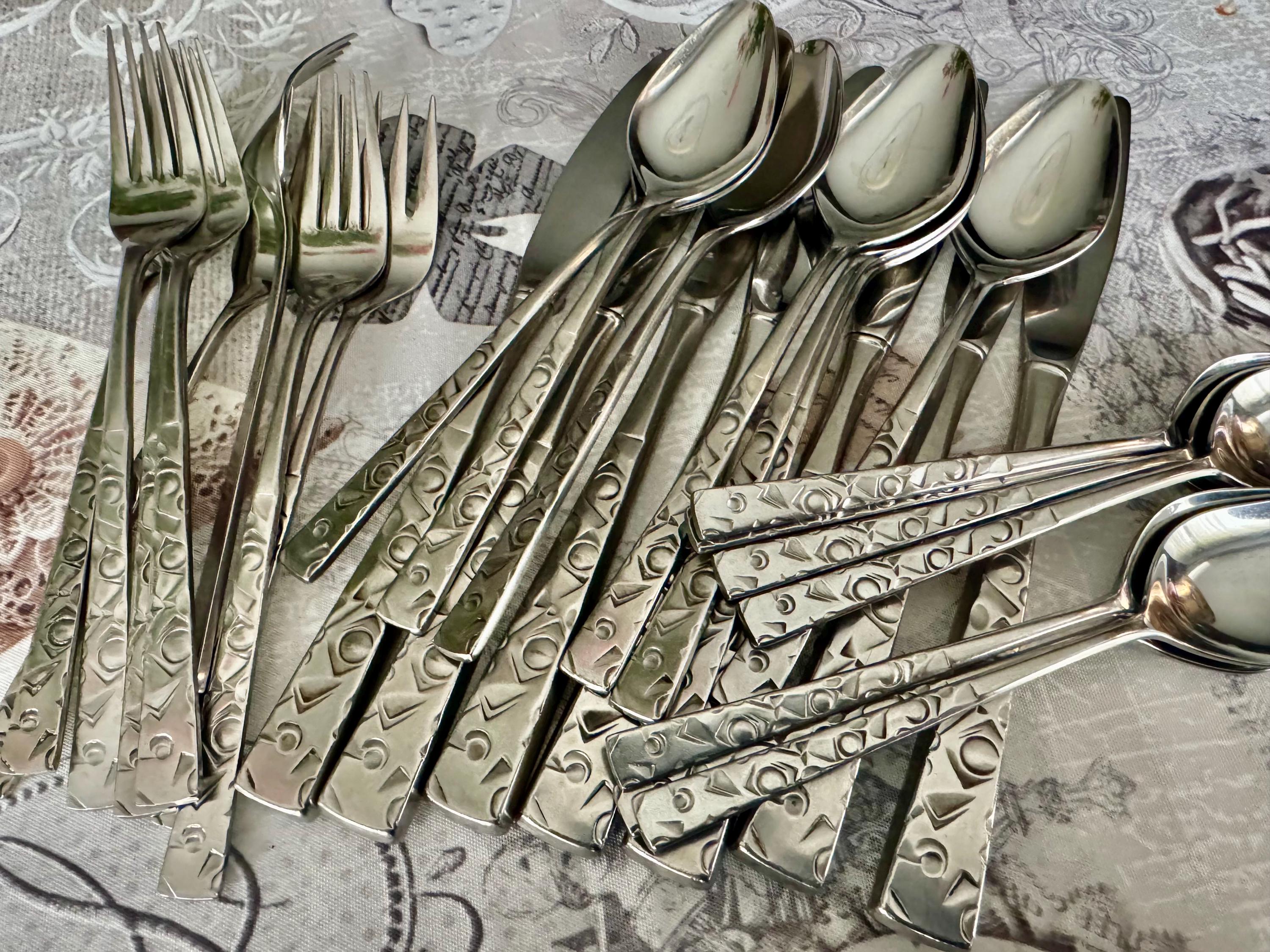 Vintage “Navaho” Stainless Flatware Set by 1847 Rogers Bros – Mid Century Modern (32pcs)