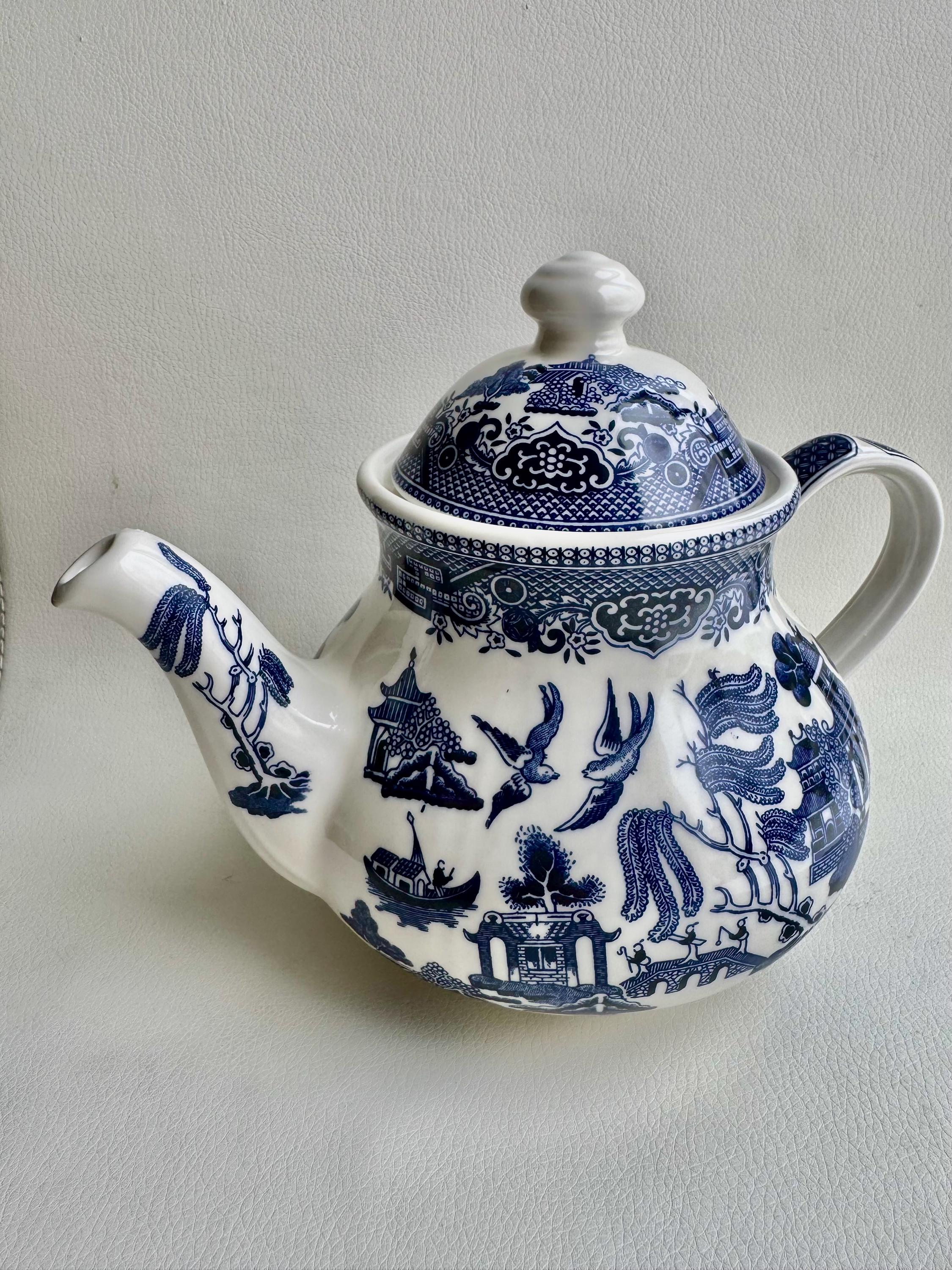 NEW English Queen’s Blue Willow Teapot with Lid - by Churchill England