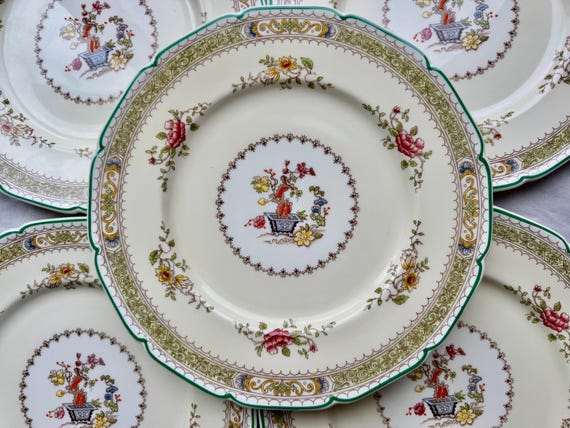 Vintage Royal Doulton “Lillian” Scalloped Dinner Plates 10.5” – Green Rim – 5 Plates Available
